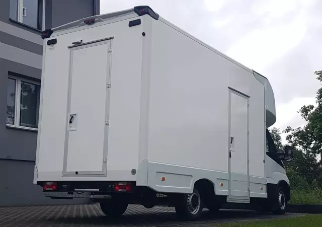 IVECO DAILY KONTENER NISKOPODŁOGOWY 4,43x2,23x2,42 SKLEP FOODTRUCK BAR KLIMA KONIOWÓZ KAMPER 