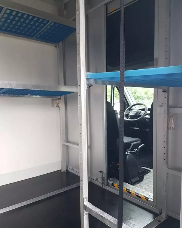 IVECO DAILY KONTENER NISKOPODŁOGOWY 4,43x2,23x2,42 SKLEP FOODTRUCK BAR KLIMA KONIOWÓZ KAMPER 