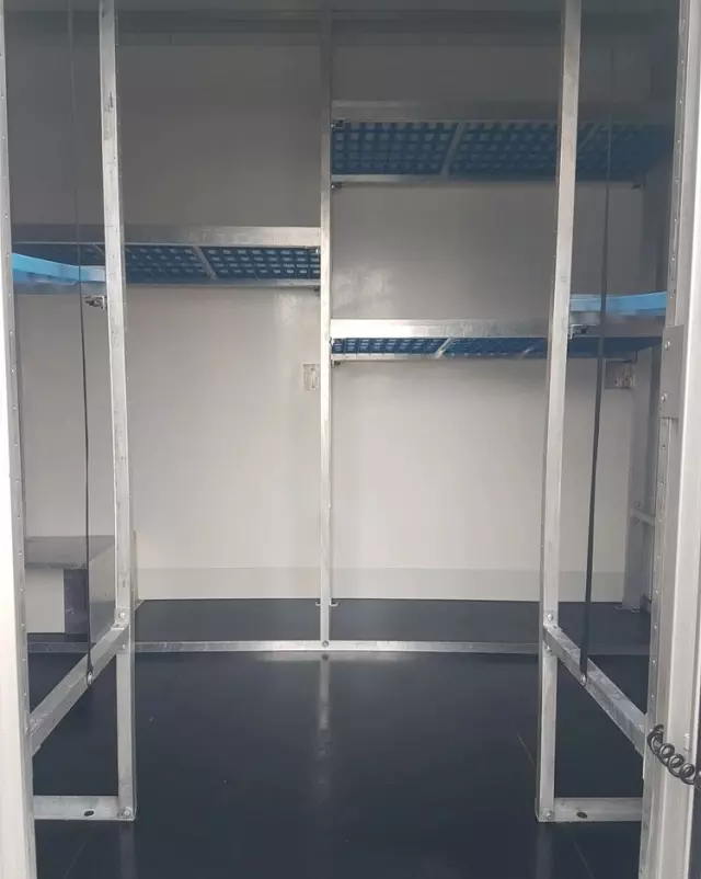 IVECO DAILY KONTENER NISKOPODŁOGOWY 4,43x2,23x2,42 SKLEP FOODTRUCK BAR KLIMA KONIOWÓZ KAMPER 