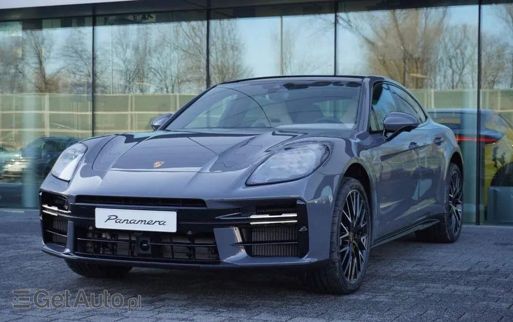 PORSCHE Panamera 4