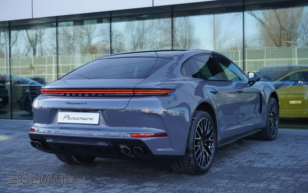 PORSCHE Panamera 4