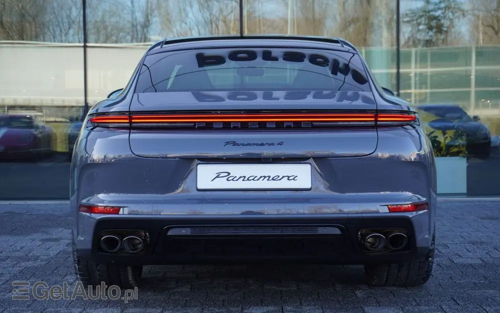 PORSCHE Panamera 4