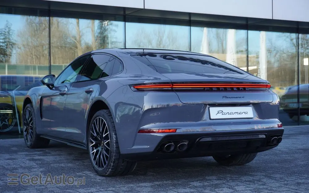 PORSCHE Panamera 4