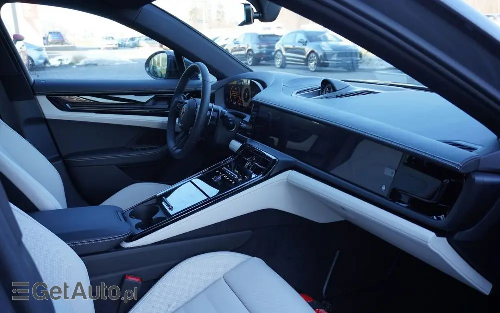 PORSCHE Panamera 4