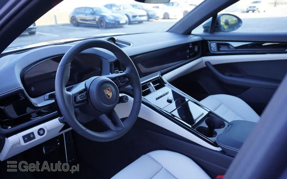 PORSCHE Panamera 4