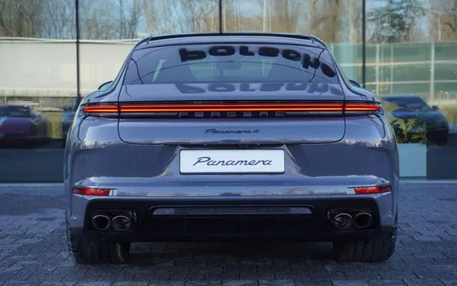 PORSCHE Panamera 4