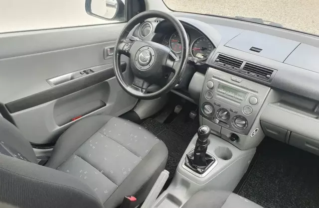 MAZDA 2 
