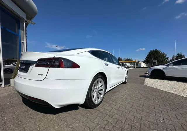 TESLA Model S 90 D
