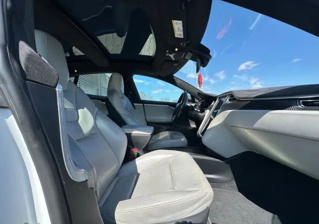 TESLA Model S 90 D