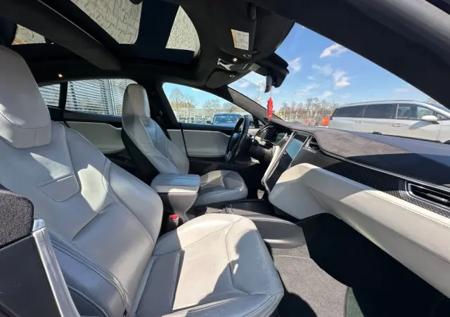 TESLA Model S 90 D