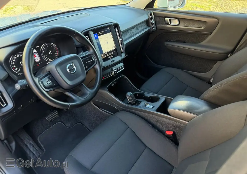 VOLVO XC 40 T3 Momentum