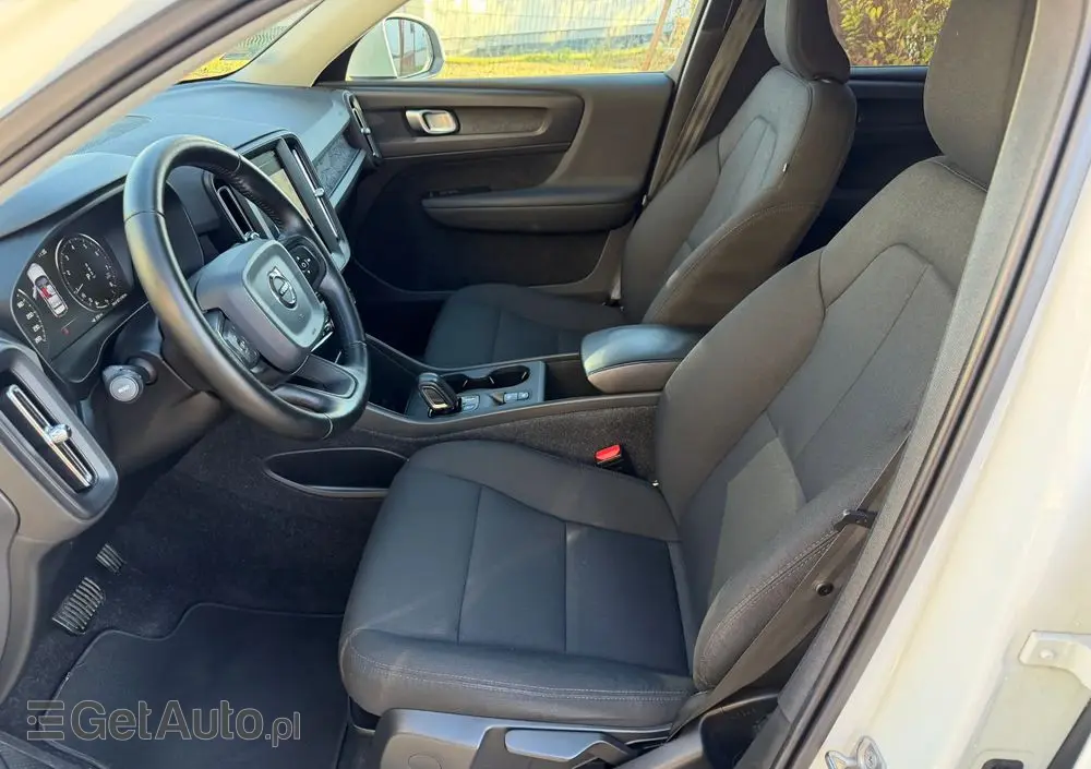 VOLVO XC 40 T3 Momentum