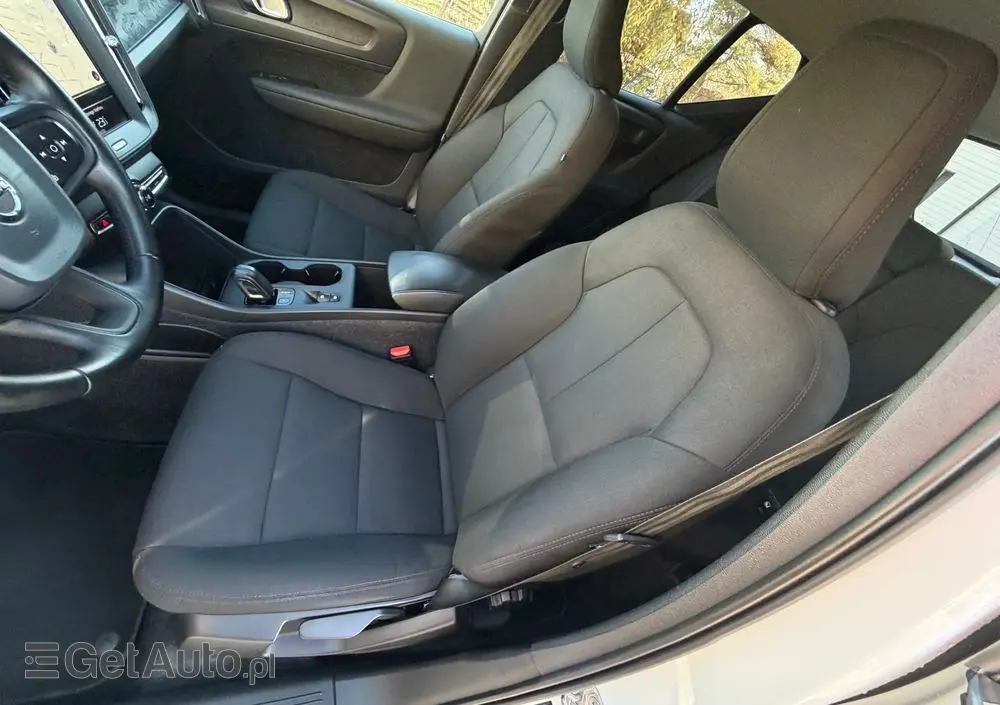 VOLVO XC 40 T3 Momentum