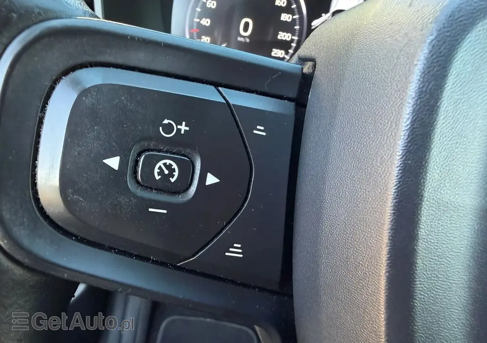 VOLVO XC 40 T3 Momentum