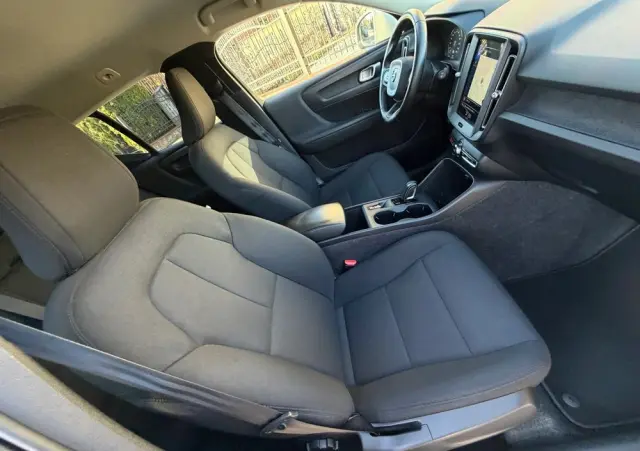 VOLVO XC 40 T3 Momentum