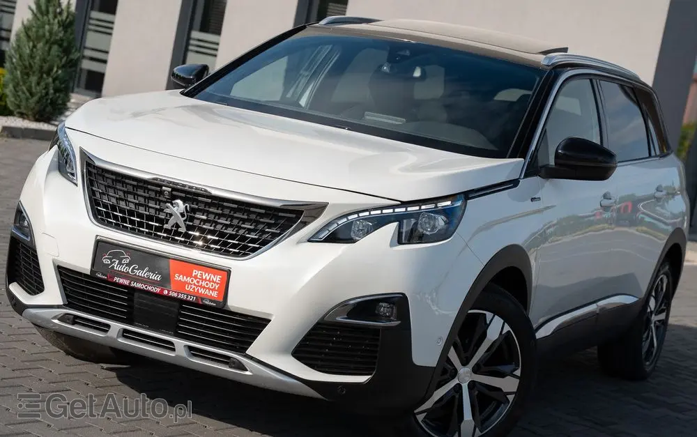 PEUGEOT 5008 