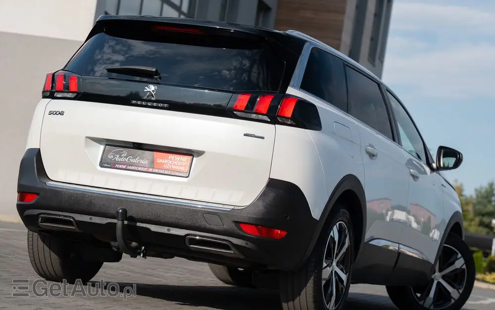 PEUGEOT 5008 