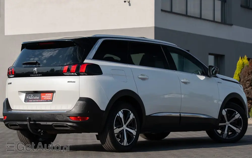 PEUGEOT 5008 