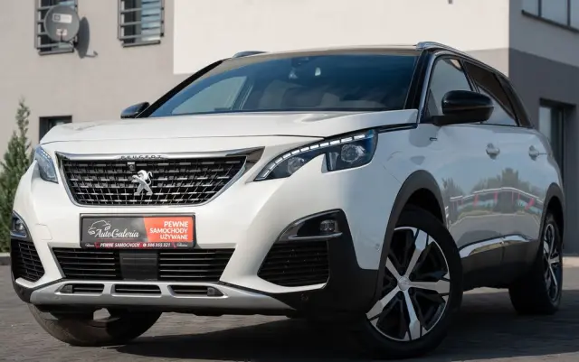 PEUGEOT 5008 