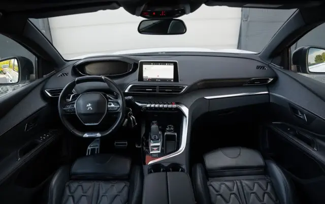 PEUGEOT 5008 