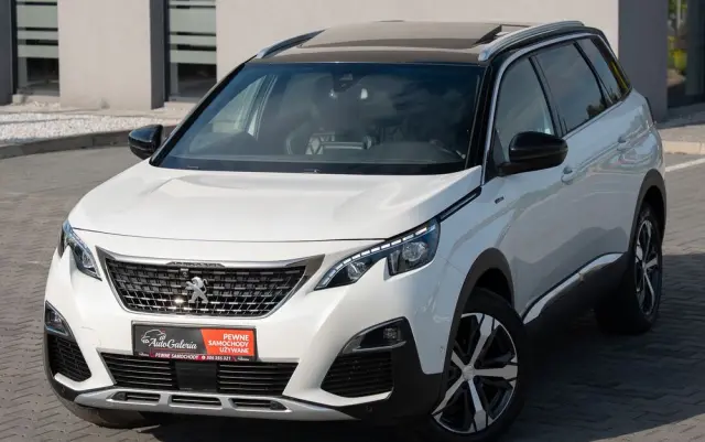 PEUGEOT 5008 