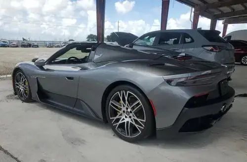 MASERATI MC20 