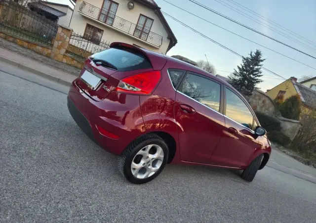 FORD Fiesta 1.4 Champions Edition