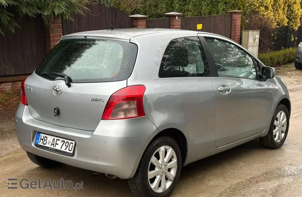 TOYOTA Yaris 