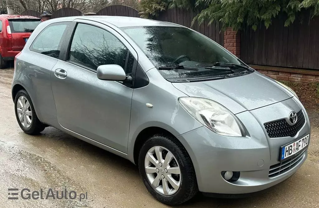 TOYOTA Yaris 