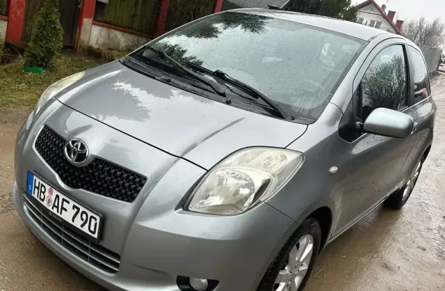 TOYOTA Yaris 