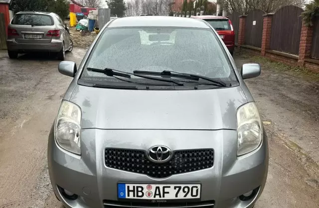 TOYOTA Yaris 