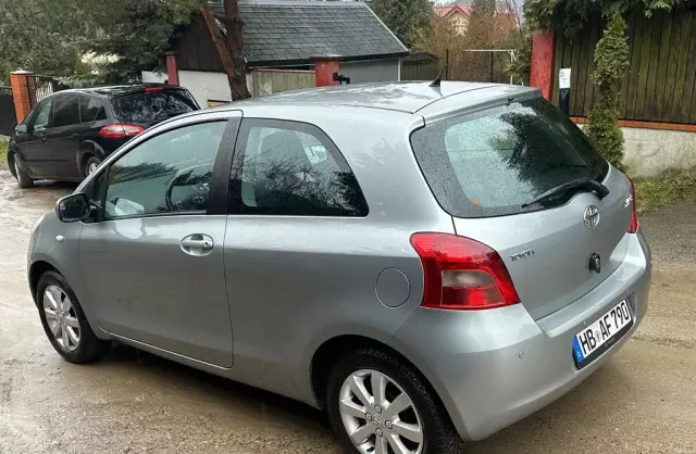 TOYOTA Yaris 