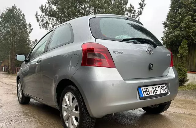 TOYOTA Yaris 