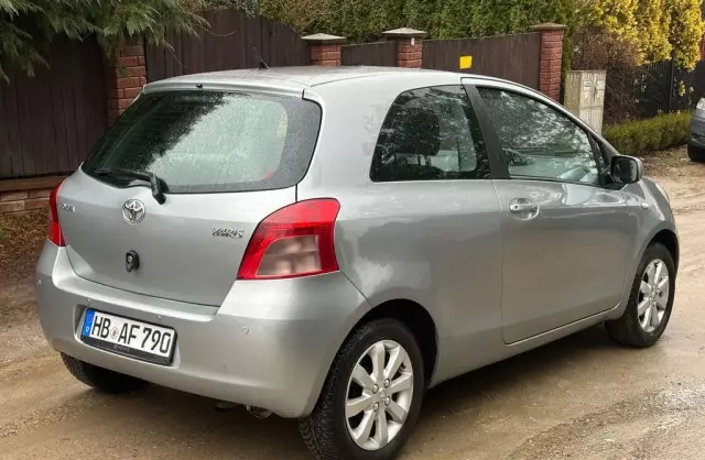 TOYOTA Yaris 