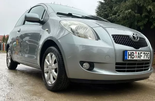 TOYOTA Yaris 