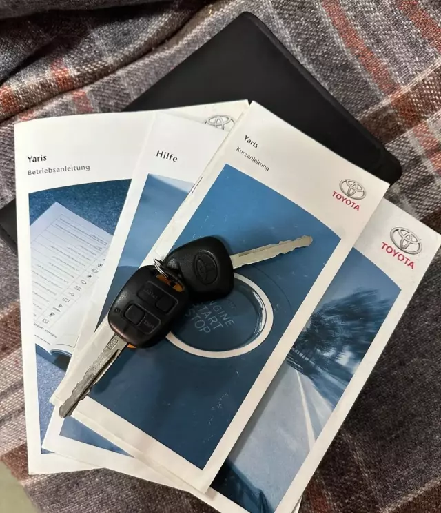 TOYOTA Yaris 