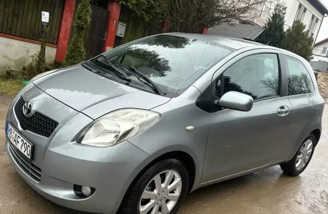 TOYOTA Yaris 