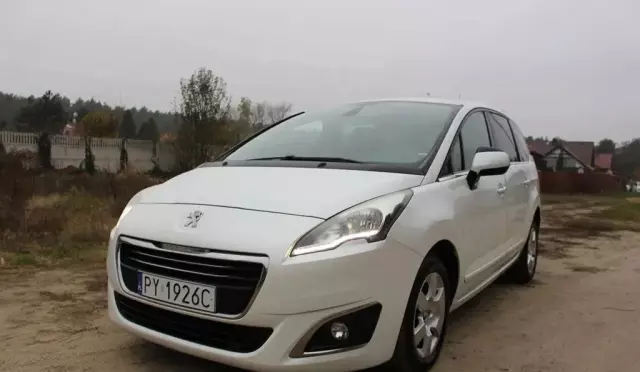 PEUGEOT 5008 