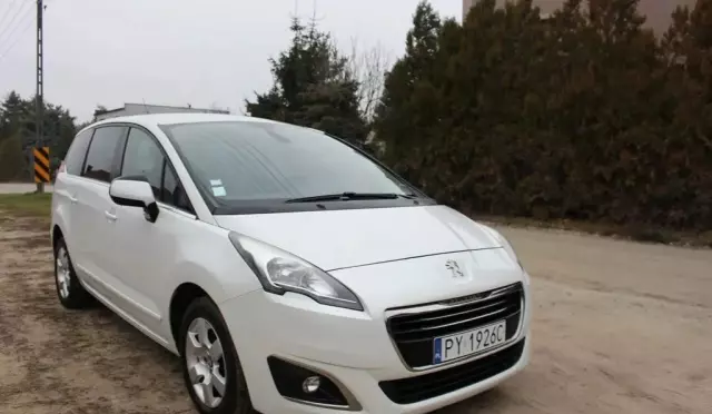 PEUGEOT 5008 
