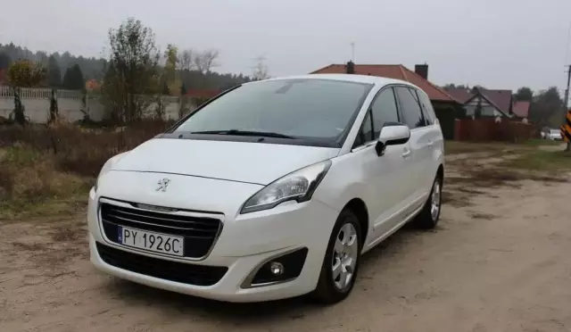 PEUGEOT 5008 