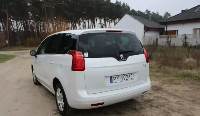 PEUGEOT 5008 