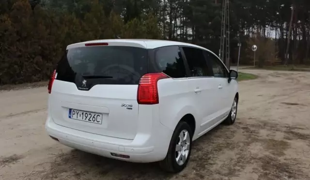 PEUGEOT 5008 