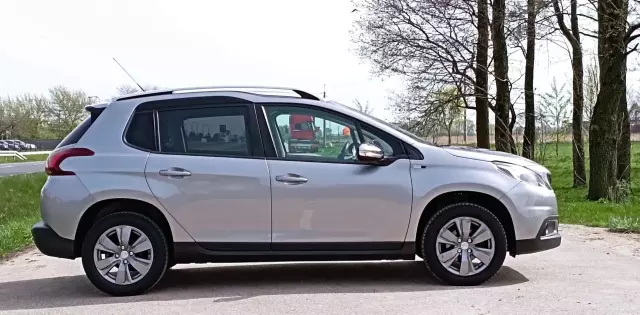 PEUGEOT 2008 1.2 PureTech (82 KM)