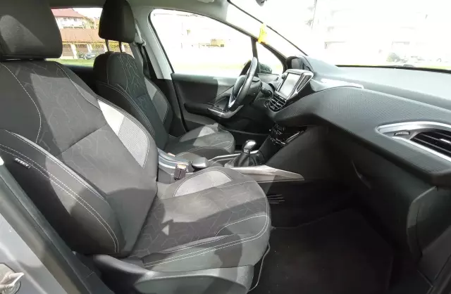 PEUGEOT 2008 1.2 PureTech (82 KM)