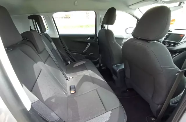 PEUGEOT 2008 1.2 PureTech (82 KM)