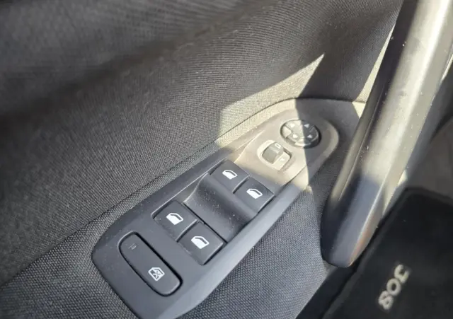 PEUGEOT 308 1.6 BlueHDi Business Line S&S