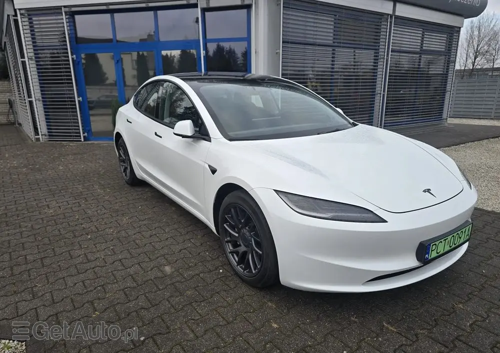 TESLA Model 3 