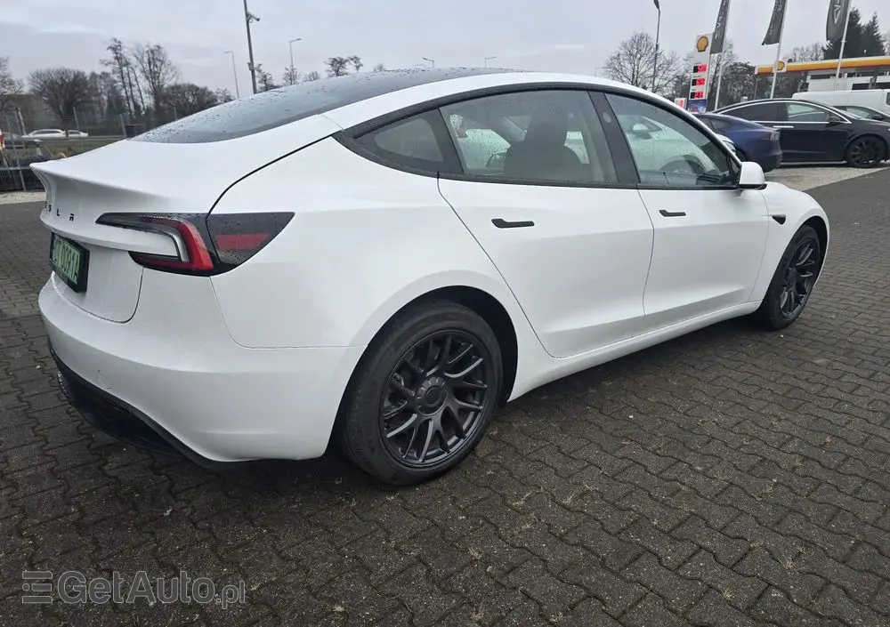 TESLA Model 3 