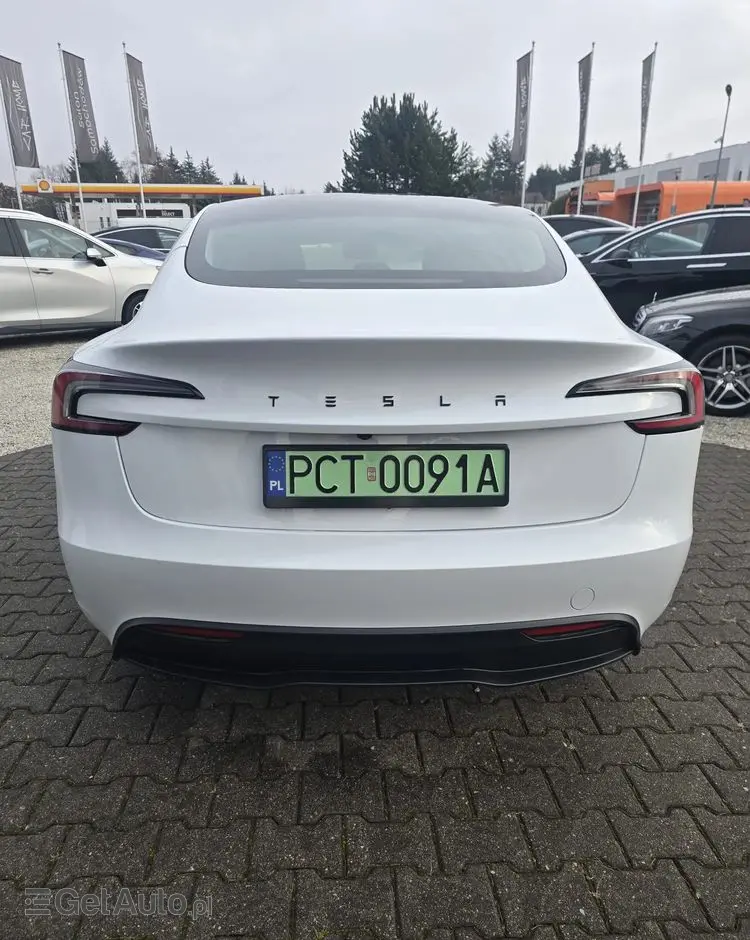 TESLA Model 3 