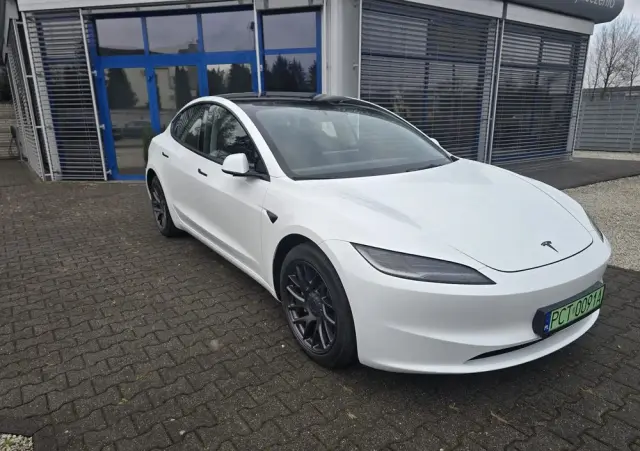 TESLA Model 3 
